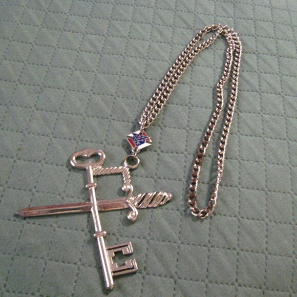 The Knights of Columbus Vintage Large Necklace - Picture 9 of 10